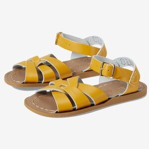 Salt Water Mustard Sandals. Toddler sz 7.